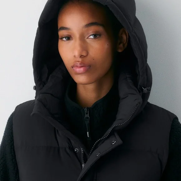 NWT Aritzia The Super Puff™ Mid Vest - cliMATTE™ - Picture 9 of 10